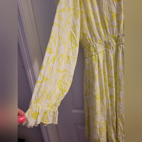 ⚡️Torrid White and Yellow Long Sleeve Pleated Sundress - Picture 3 of 12